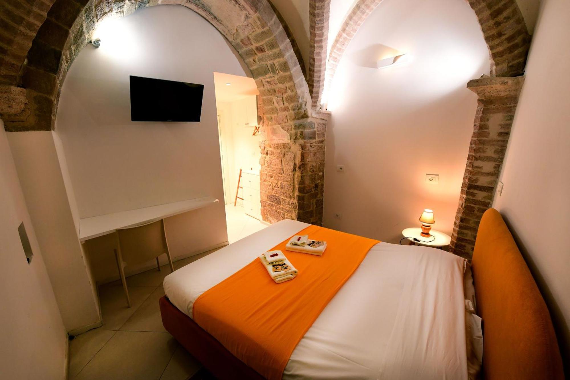 Little Italy Hostel Ex Chiesa S Donato Perugia Buitenkant foto